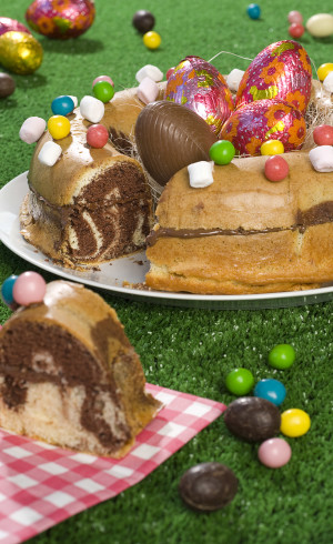 Nid de Pâques des chasseurs d’œufs en chocolat