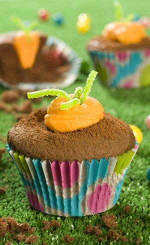 Cupcakes choco-mangue de Pâques façon carottes en terre