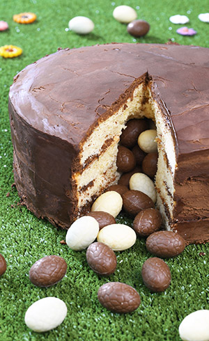 Gâteau piñata de Pâques