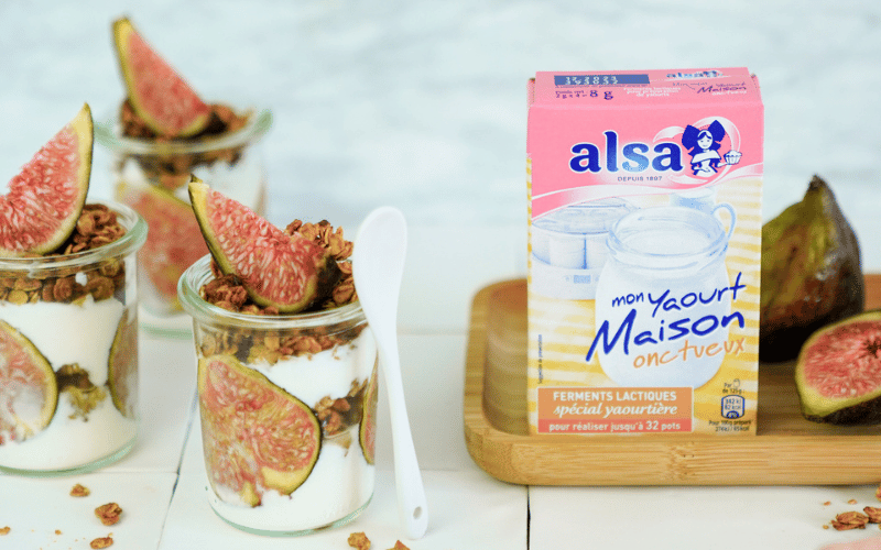 Parfait au yaourt, figue et granola alsa